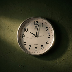  Ukryta kamera WiFi w zegarze ściennym 1080P – podgląd przez telefon, Tuya, kolor biały