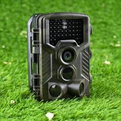 Ukryta fotopułapka TOPHUNT HC-800A do monitoringu posesji nocą