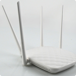 Ukryta Mini Kamera Zamaskowana w Routerze Podgląd na Żywo WiFI