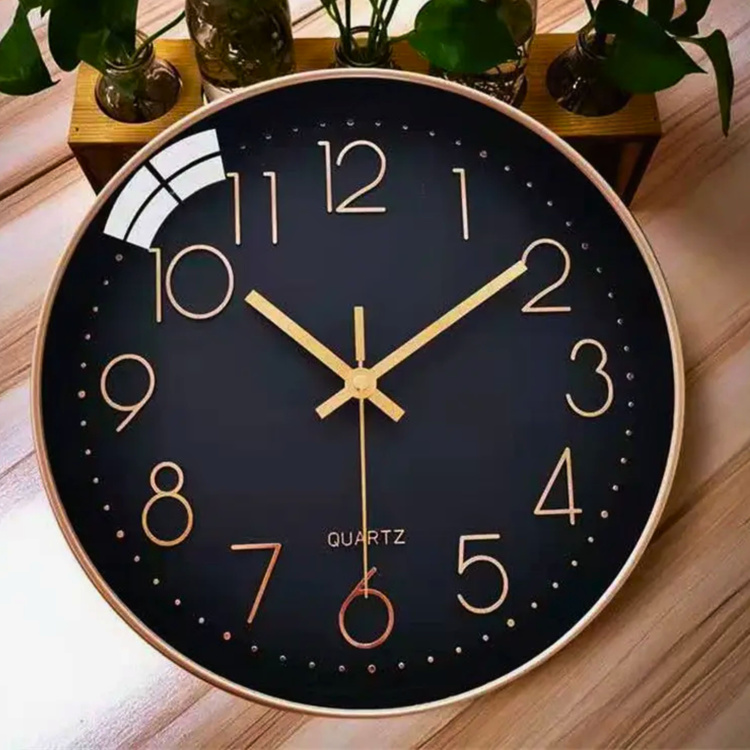 Mini Kamera WiFi ukryta w eleganckim zegarze ściennym Quartz z podglądem na żywo