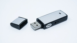 Dyktafon szpiegowski pendrive  z detekcją dźwięku Black-200