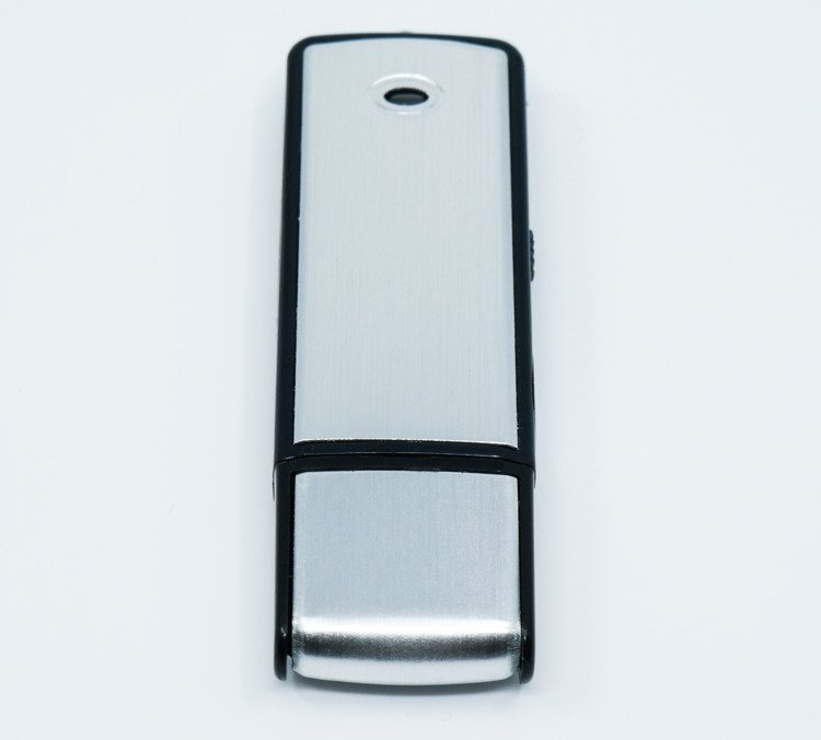 Dyktafon szpiegowski pendrive  z detekcją dźwięku Black-200